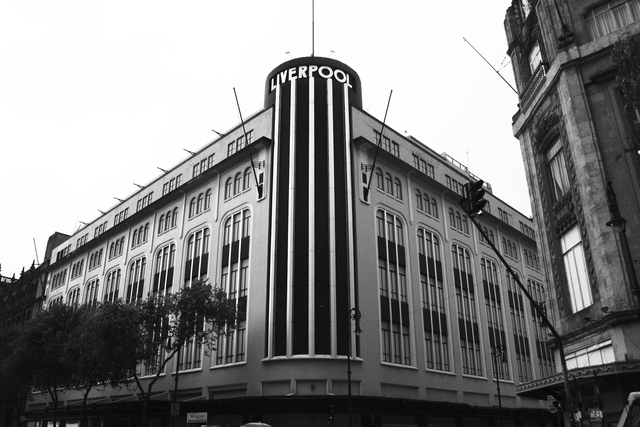 La primera tienda de Liverpool fue la ubicada en la avenida 20 de Noviembre, en la CdMx. Foto: Timetoast