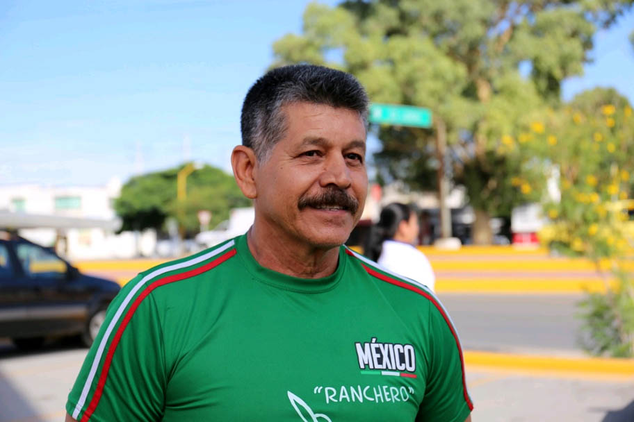 Aprovecha este evento para reunirse con algunos familiares que vienen de Zacatecas y Durango. (Rolando Riestra)