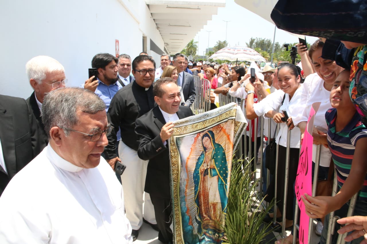 Feligreses reciben al nuevo obispo de la Diócesis de Tampico (Foto/Lucero Reyes)