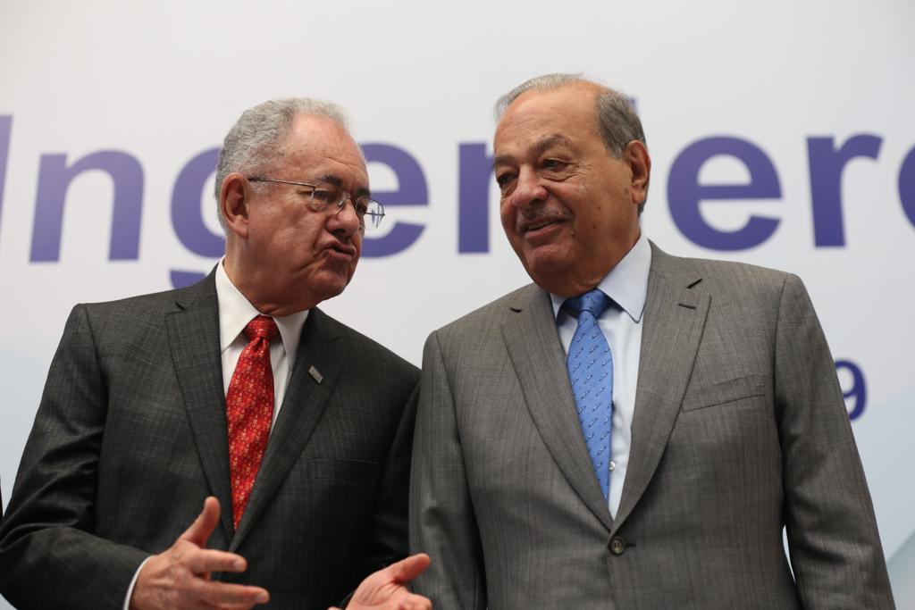 Javier Jiménez Espriú, titular de la SCT, y Carlos Slim en celebración del Día Nacional del Ingeniero. (Nelly Salas | Milenio)