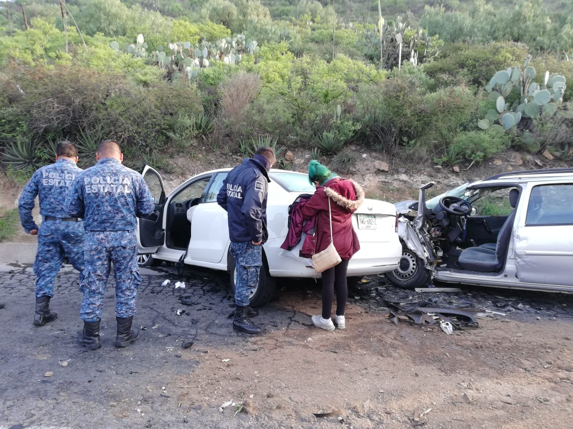 Una mujer resultó prensada en su auto. (Alejandro Reyes)