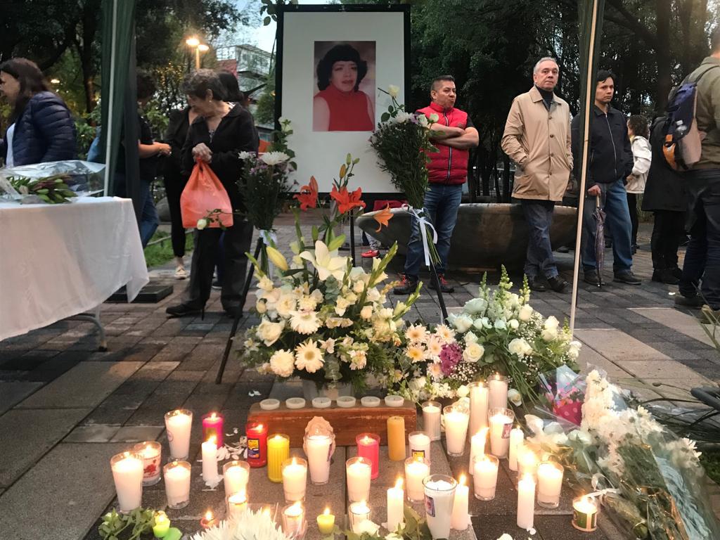 Veladoras y flores en el altar en el Parque de la Amistad México-Japón.(Fernanda López Castro)