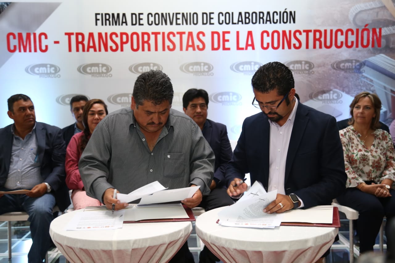 Firman contrato para capacitación de transportistas. (Jorge Sánchez)