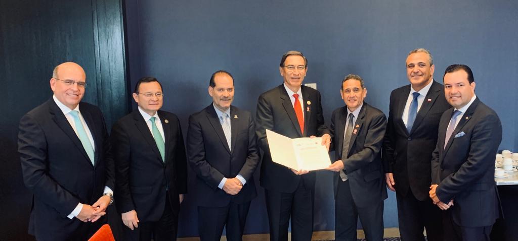 Orozco Sandoval presidente de la Comisión Asia-Pacífico de la Conago y sus homólogos de Colombia y Chile. (Especial)