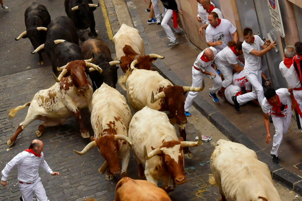 En el primer encierro de de San Fermín cinco personas fueron hospitalizadas. |AP
