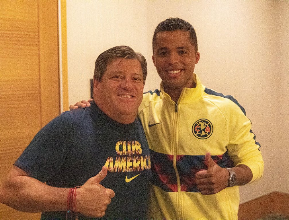 Giovani dos Santos y Miguel Herrera (Twitter: @ClubAmérica)