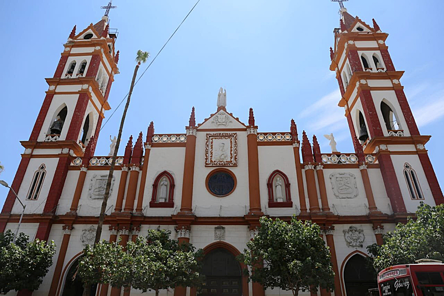 En la actualidad, la iglesia ofrece cinco celebraciones religiosas al día. (Mauricio Román)