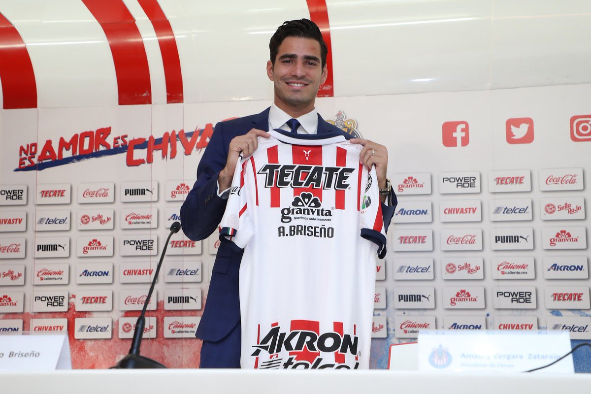 Antonio Briseño fue presentado de manera oficial con Chivas. (Twitter @Chivas)