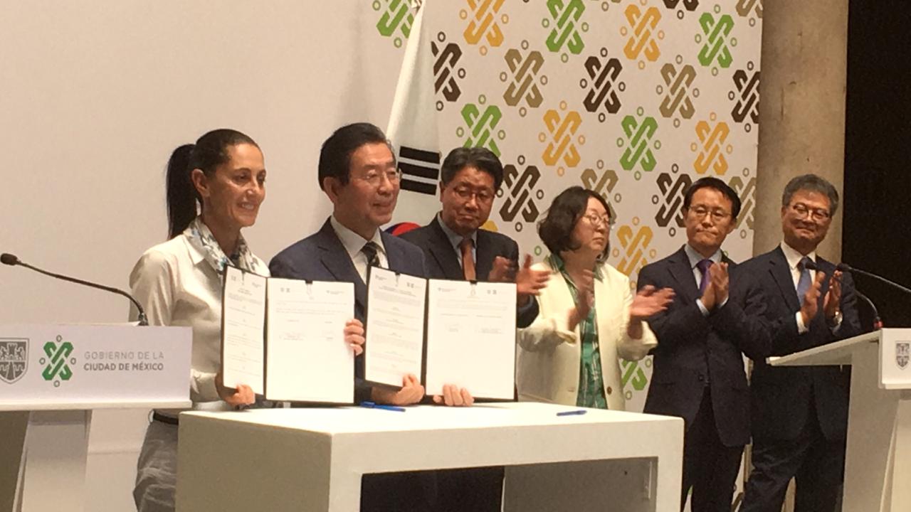 Firma de convenio de colaboración entre CdMx y Seúl. (Jorge Almazán)
