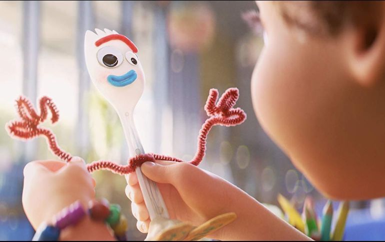 Forky podría poner en riesgo la salud de los menores de tres años (Pixar).