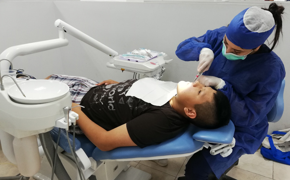 Después de ingerir alimentos, dejar transcurrir 20 minutos para proceder a cepillarse los dientes. (Claudia Luévano)