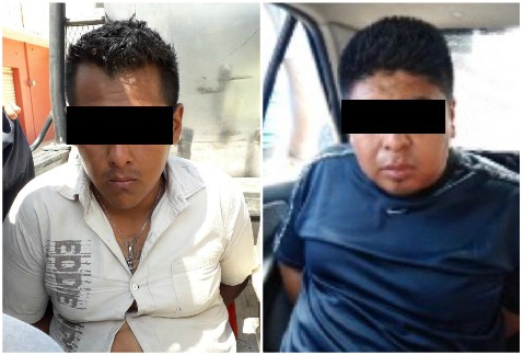 Los hombres fueron detenidos por oficiales.