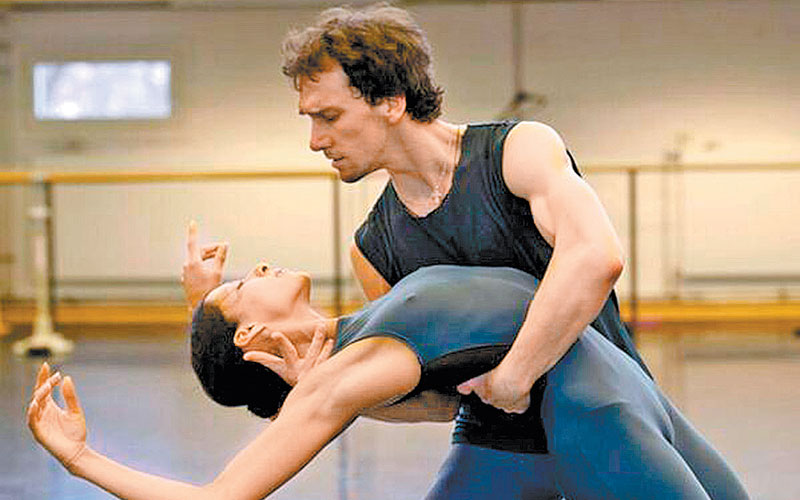 Mijaíl Kaniskin lee mucho, ve películas y va al teatro. (Especial)