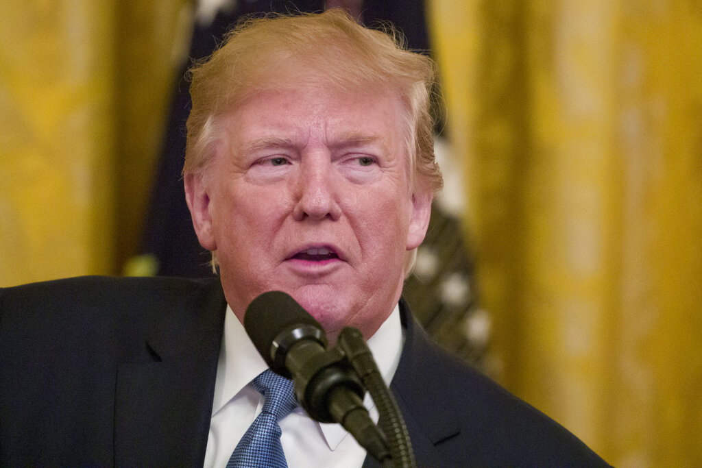 Trump ha convertido a su cuenta de Twitter - @RealDonaldTrump- en una parte central aunque controvertida de su presidencia. AP