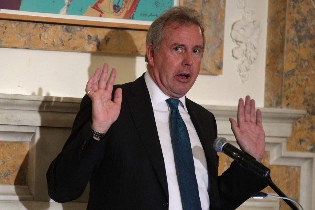 Las comunicaciones de Kim Darroch fueron filtradas a un diario dominical británico, provocando el enojo de Trump. AFP