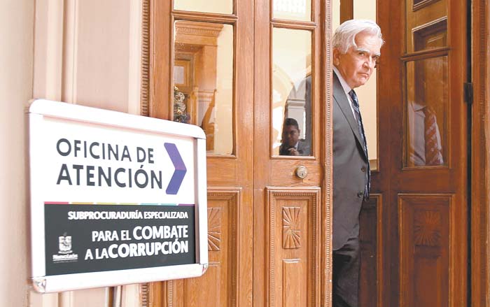 El ex funcionario estatal compareció en abril de 2016 ante los diputados y trató de evadir el tema. ROBERTO ALANÍS/ ARCHIVO