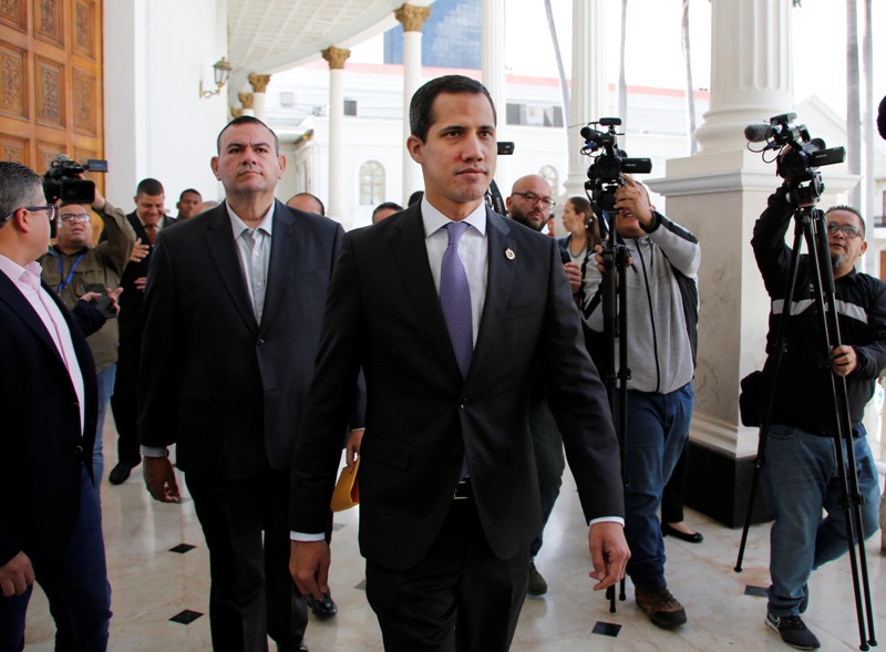 Delegados del opositor Juan Guaidó se encuentran en pláticas desde el lunes con representantes del gobierno. (AP)