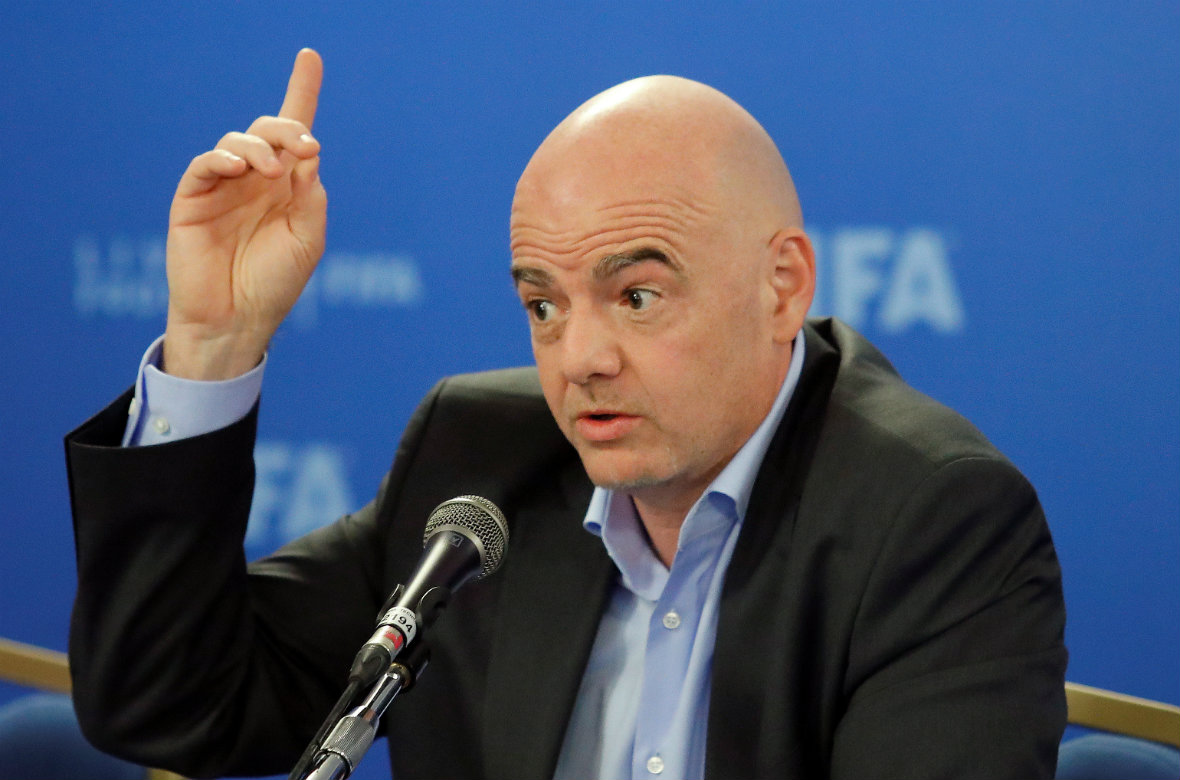 FIFA aumenta sanción por incidentes racistas (Reuters)