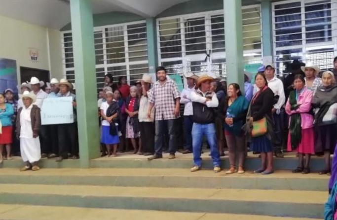 Los manifestantes rechazan la medida resuelta en el Congreso de Veracruz. (Isabel Zamudio)