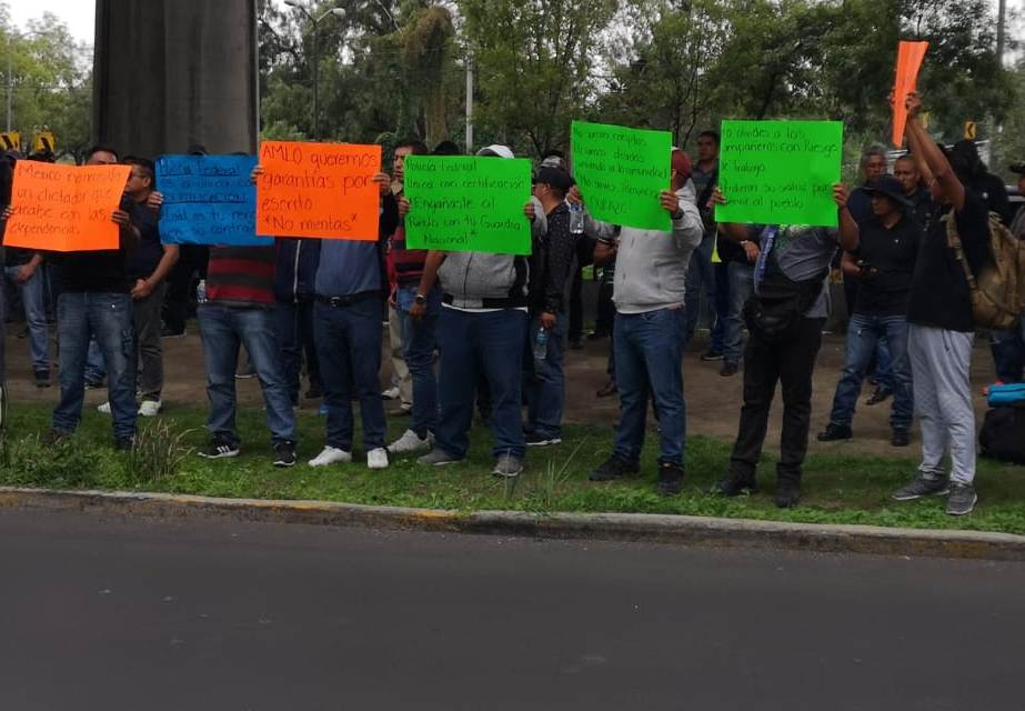 Los policías federales protestan frente a la CNDH, en Periférico Sur. | Verónica Díaz