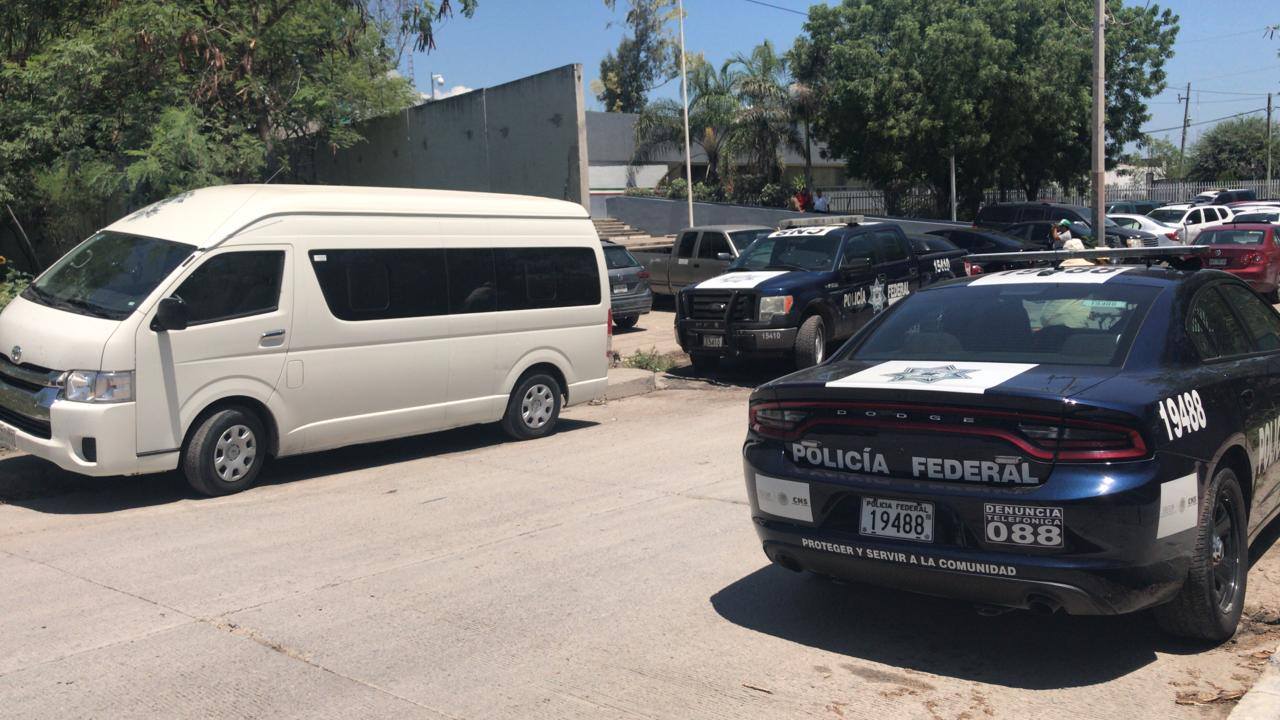 Una camioneta procedente de Veracruz fue detenida en Tamaulipas, transportaba a 15 hondureños ilegales (Foto/Antonio Hernández)