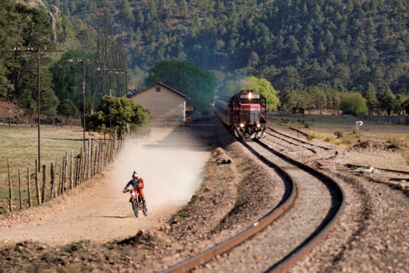 Didier Goirand acompañó al tren durante un tramo de su recorrido (Red Bull Content Pool)