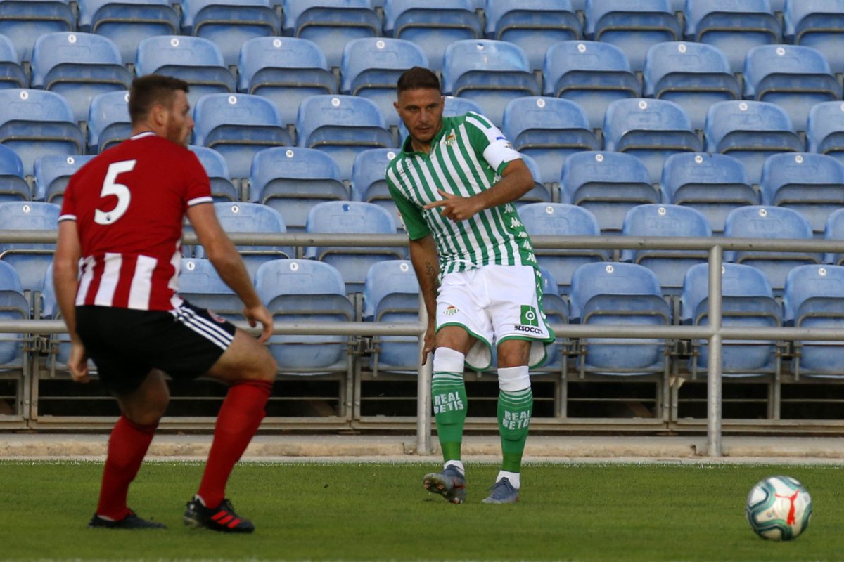 Diego Lainez tiene minutos en derrota del Real Betis (@RealBetisBalompié)