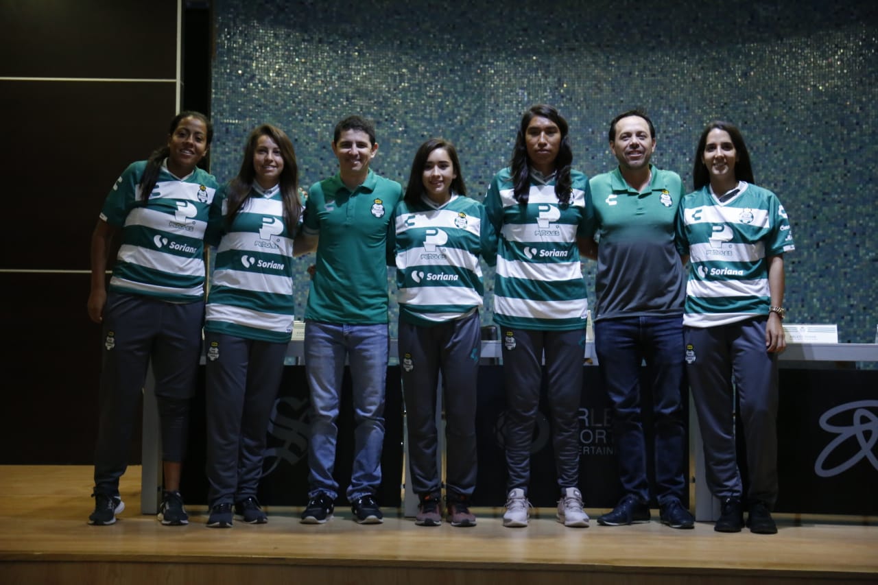 Jorge Macías, por su parte comentó que se busca que el equipo se fortalezca con las nuevas jugadoras. (Rolando Riestra)