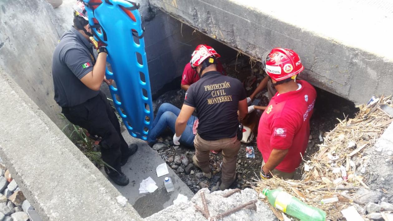 La mujer quedó lesionada.