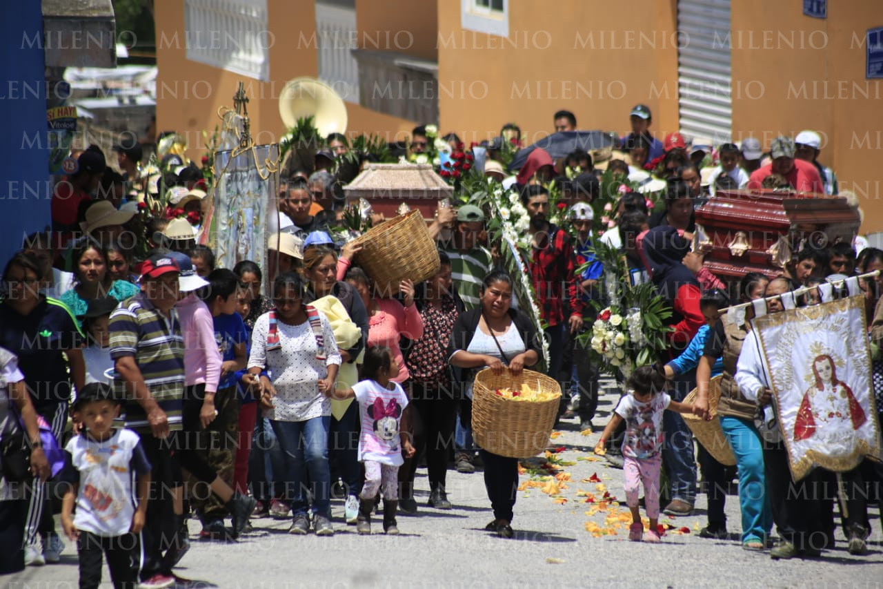 Sepultan a las víctimas del deslave en Santo Tomás Chautla (Andrés Lobato)