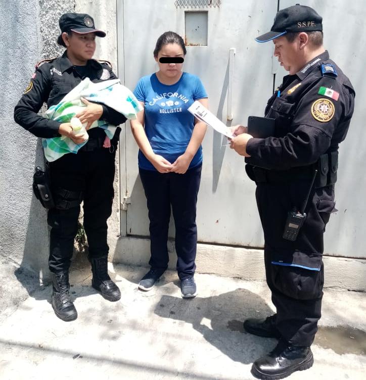 Elementos de la Agencia Estatal de Investigaciones indicaron que un reporte al 911 los alertó sobre el hallazgo de la mujer. (Foto: Especial)