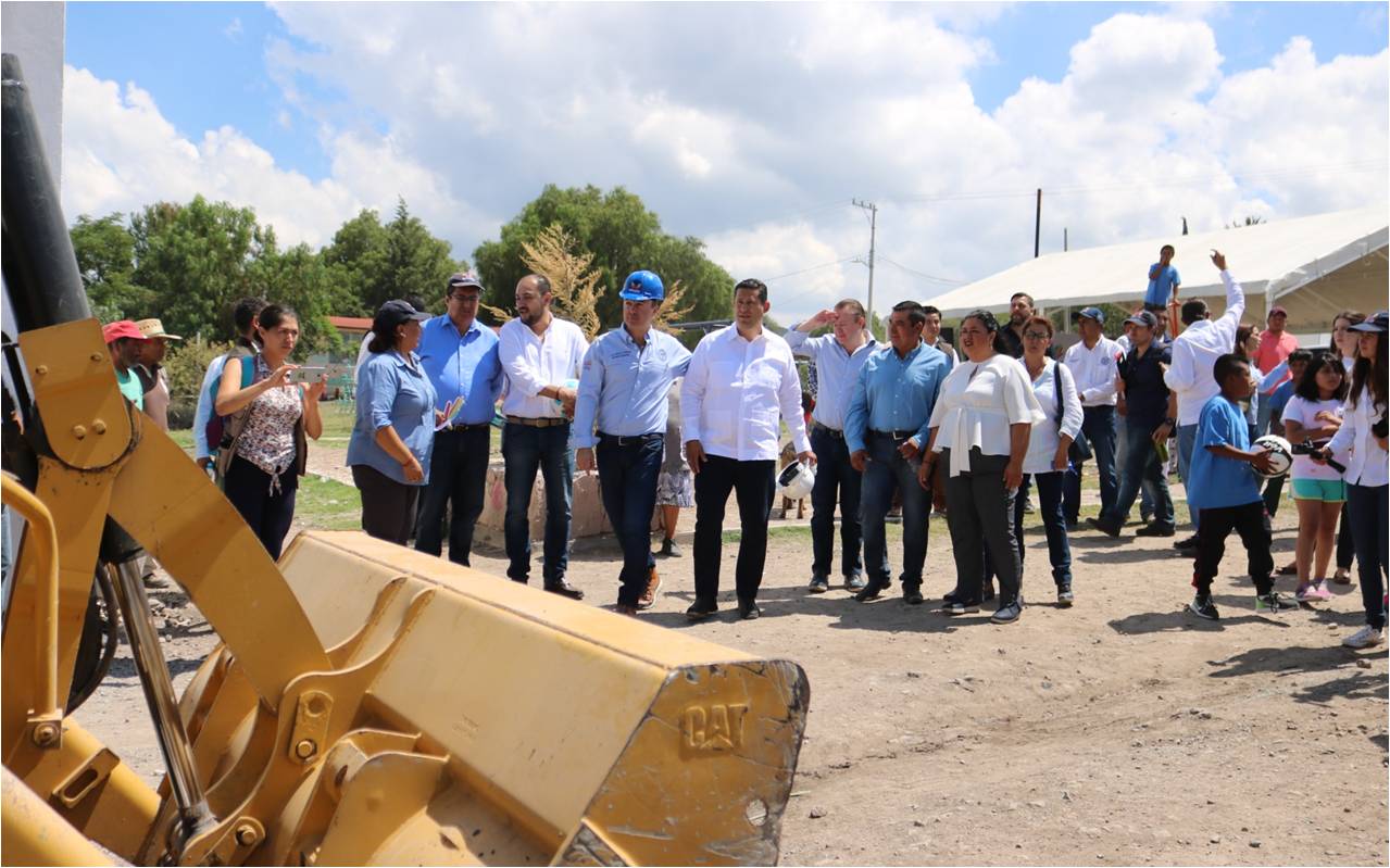 Se inauguró la pavimentación de la calle Juárez y una cancha de futbol de pasto. JUAN GALVÁN