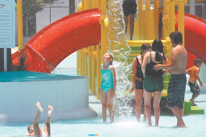 Durante la mitad de julio y en agosto es raro rebasar los 40 grados, señala especialista. Archivo