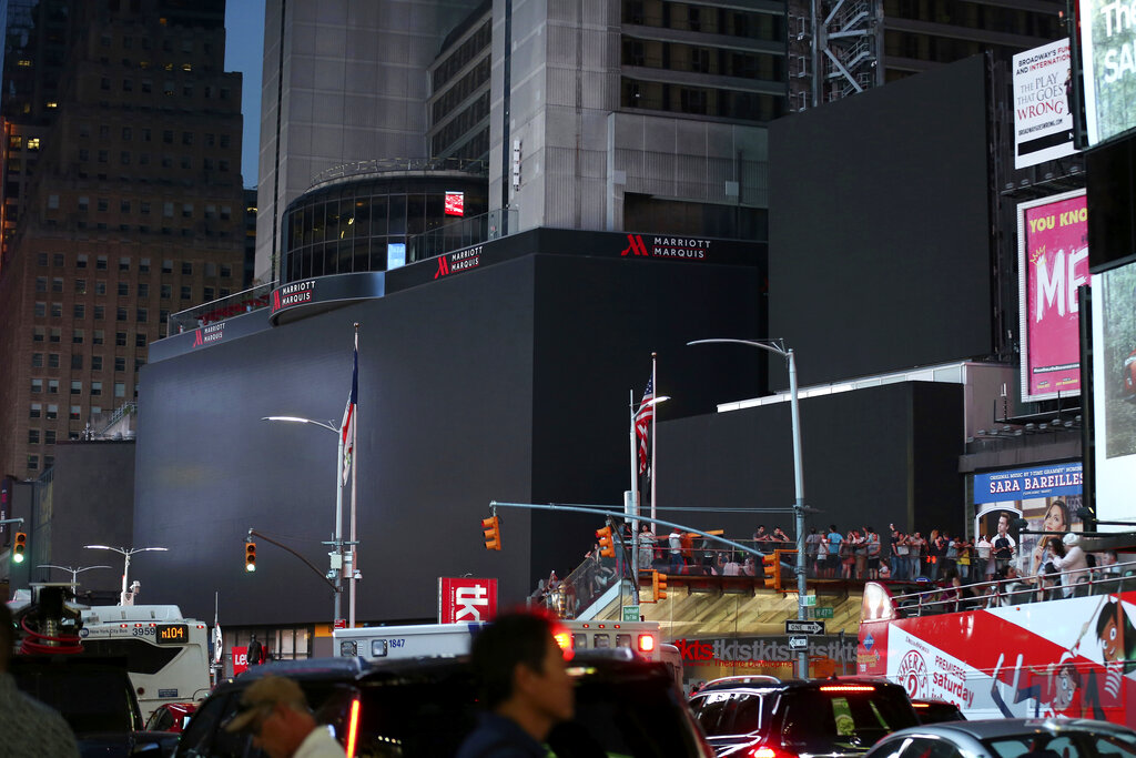 Las pantallas en Times Square también se vieron afectadas por el apagón. (AP)