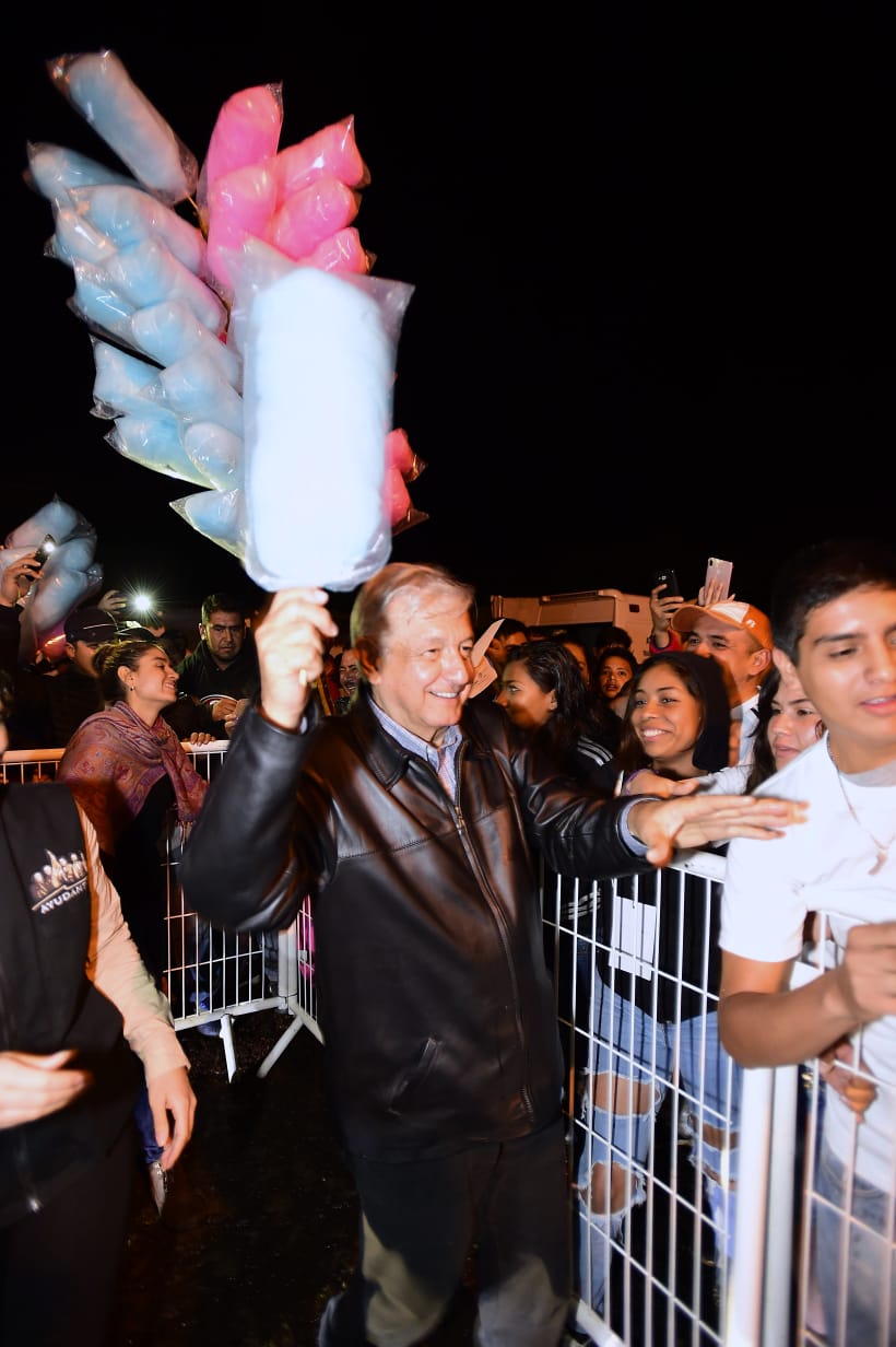 El Presidente visitó ayer hospitales en Colima (Especial)