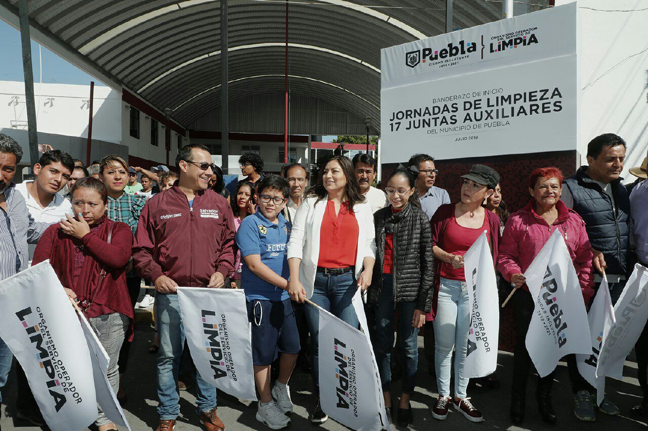 Los trabajos de limpieza incluyen el barrido manual y mecánico a partir de un plan de trabajo conjunto con la ciudadanía. (Jaime Zambrano)