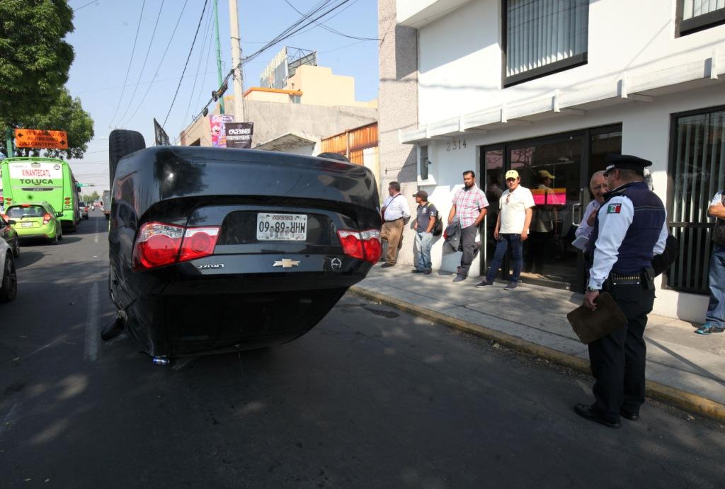 Accidente vial sin lesionados en la avenida Venustiano Carranza, en Toluca (Cuartoscuro)