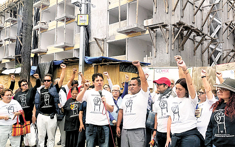 Damnificados del Multifamiliar de Tlalpan recibieron ayer a la jefa de Gobierno. (Notimex)