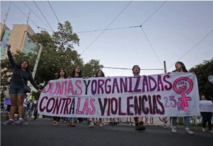 En marcha, exigen justicia por las mujeres desaparecidas y violentadas. (FERNANDO CARRANZA)