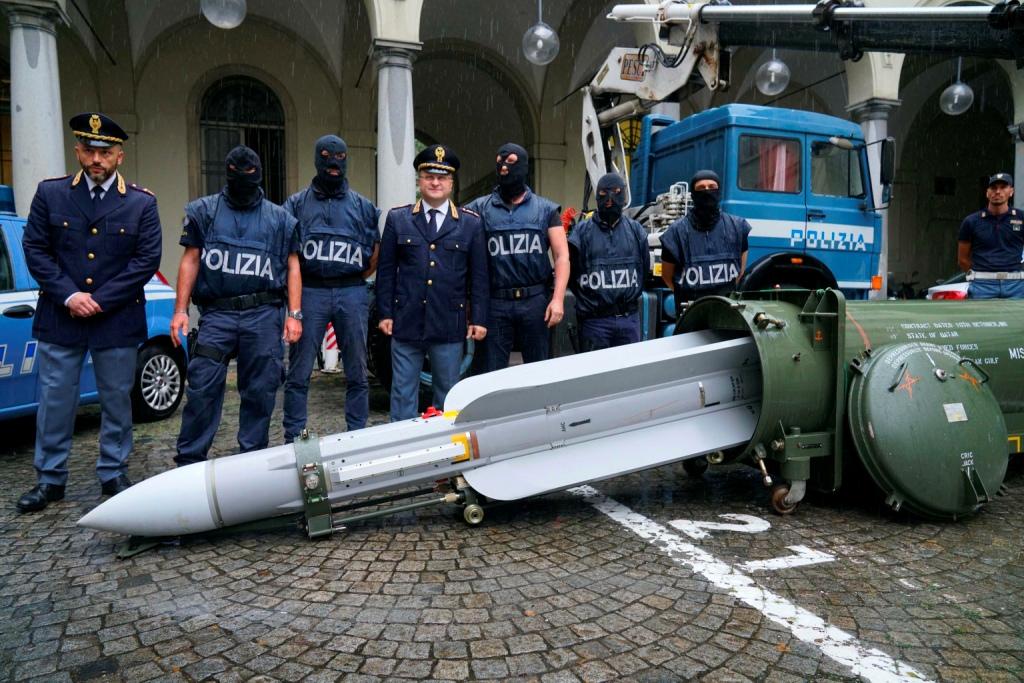 El misil fue incautado por la policía, presumiéndose que se fabricó en Francia (AP)