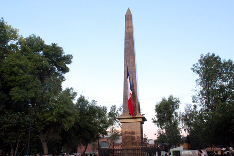 Por su parte el vocero de la familia Collier, Maurice Collier, detalló que el Obelisco de Lerdo mide 19 metros de altura.