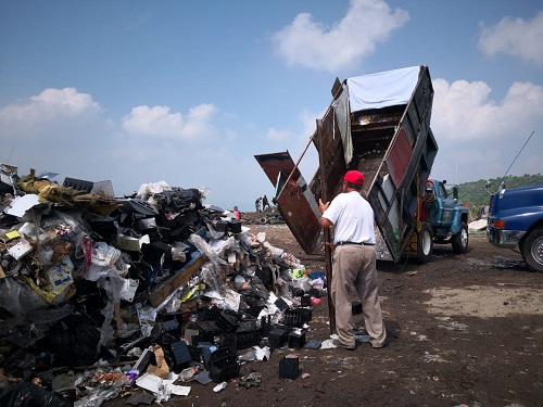 La comuna señaló que con 100 camiones se buscará recolectar la basura. (Zuleyma García)