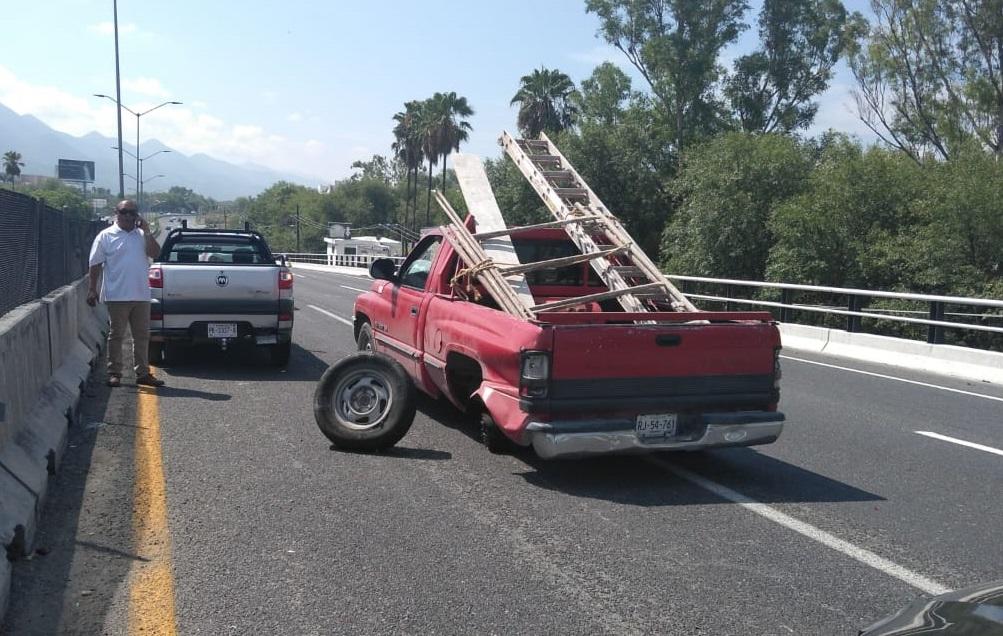 Una falla mecánica provocó que un neumático se saliera  (Foto: Especial)