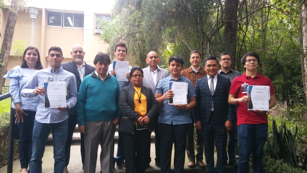 En la fase nacional, los estudiantes recibieron asesorías por parte de ex participantes de la Olimpiada. (Jaime Zambrano)