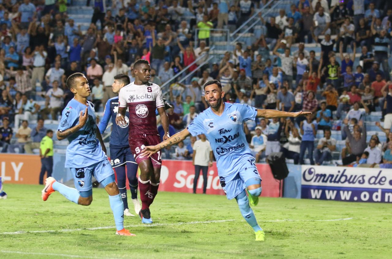 Jaiba Brava se enfrenta ante el Saprissa. (José Luis Tapia)
