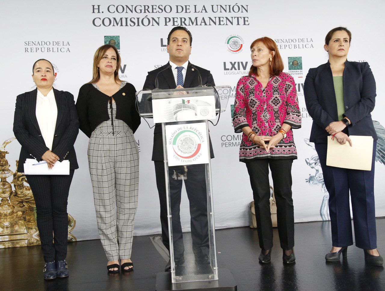 Los legisladores ofrecieron conferencia de prensa en el Senado de la República (@damianzepeda)