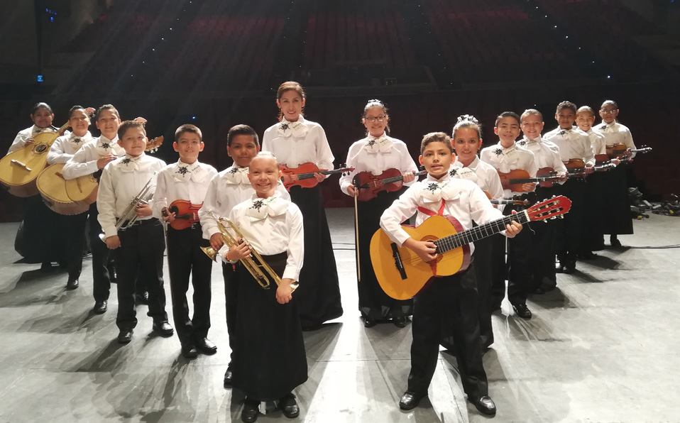 Los niños practican en la Iglesia de Guadalupe en el Ejido La Unión de Torreón. (Claudia Luévano)