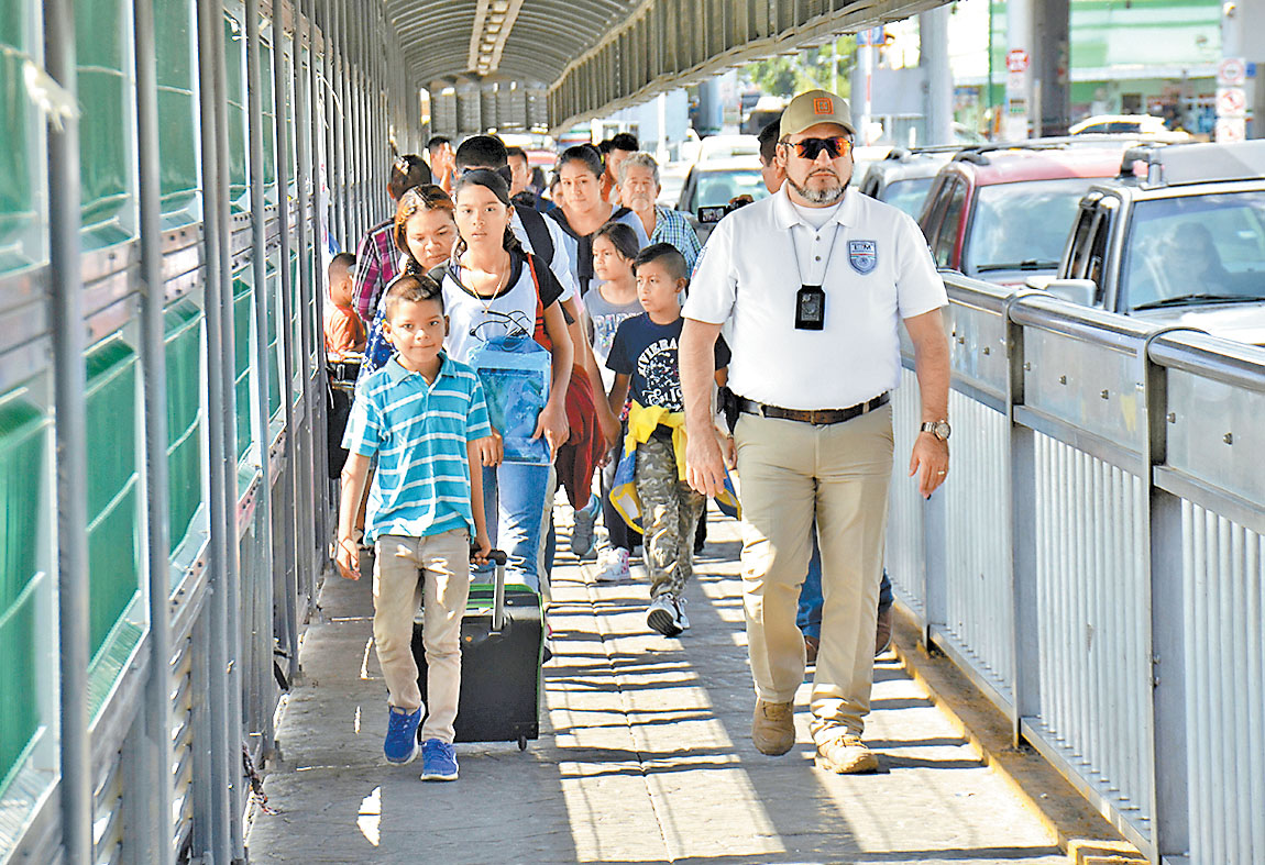 El número de niños migrantes creció 131%, informa el INM. (AP)