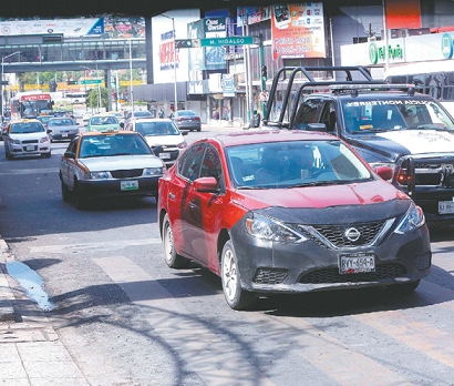 Los quejosos señalan que la Agencia Estatal del Transporte (AET) y elementos de Fuerza Civil les desposeyeron de sus bienes y documentos. (Foto: Espec
