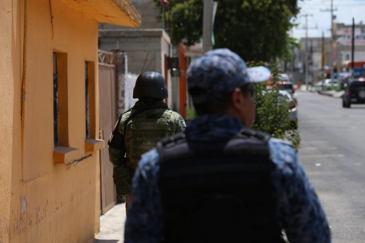 Elementos de seguridad realizan operativo de seguridad en la colonia Santa Julia de Pachuca. (Jorge Sánchez)